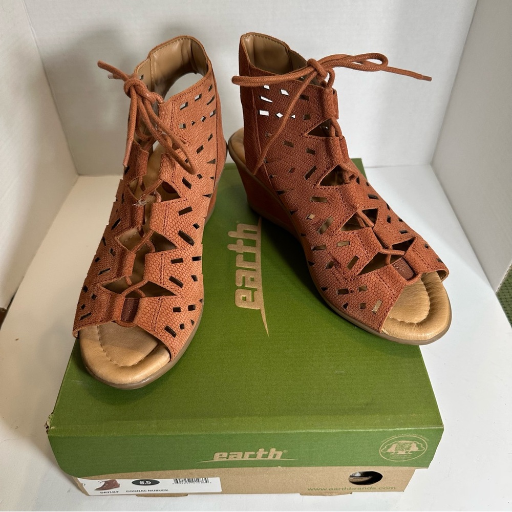 Earth Women's Cognac Nubuck Daylily  Lace-Up Wedges Sandal Size 8.5